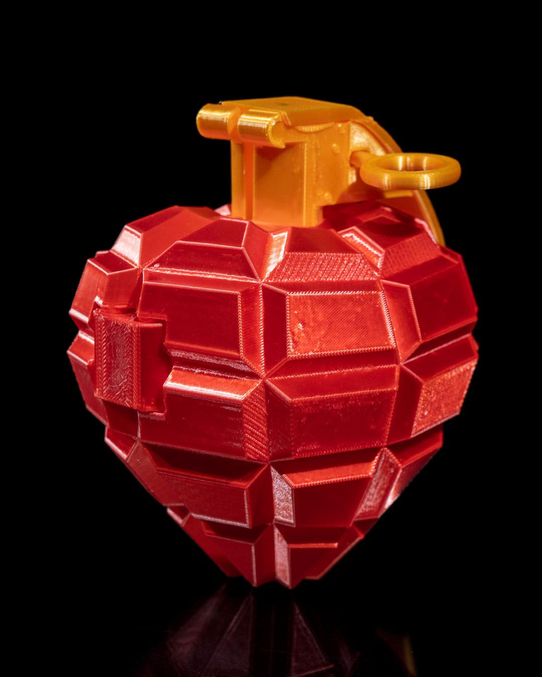 Love Grenade - Image 4