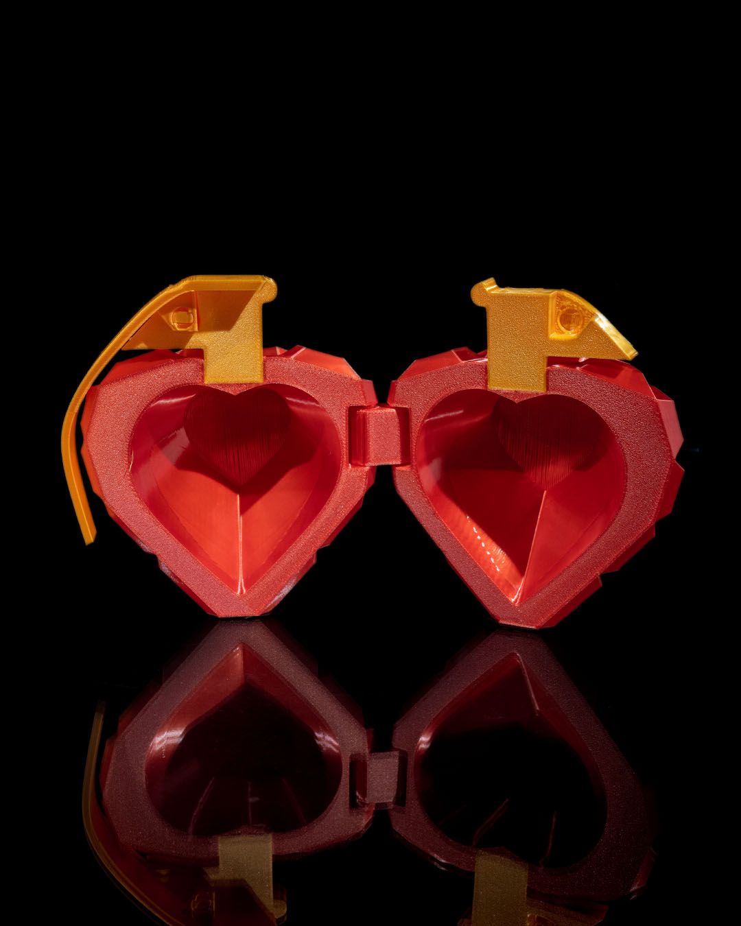 Love Grenade - Image 5