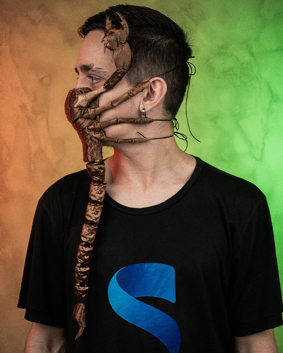 Scorpion Grasp Halloween Mask - Image 4