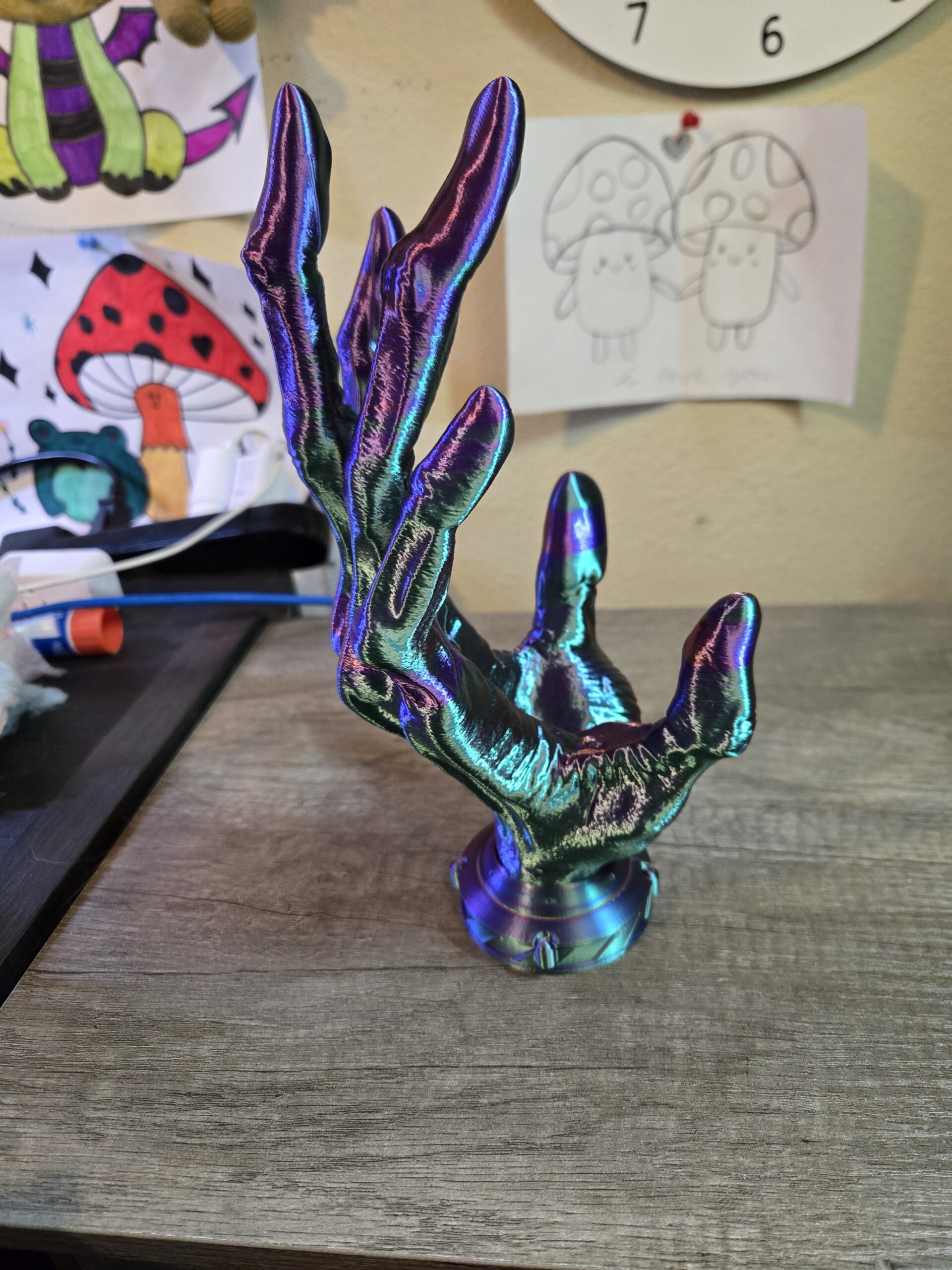 6-Finger Alien Hand Controller Holder - Image 4