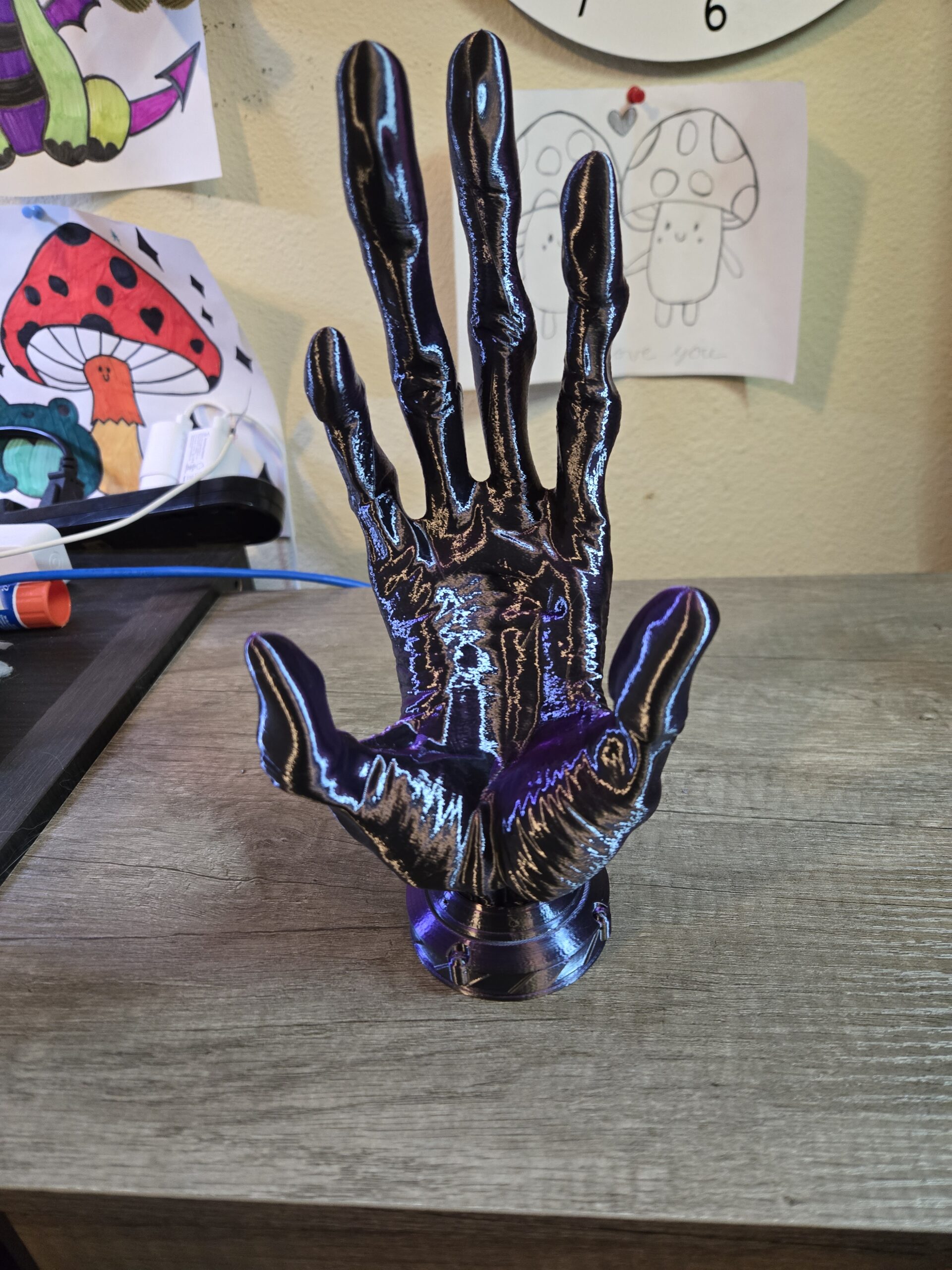 6-Finger Alien Hand Controller Holder - Image 5