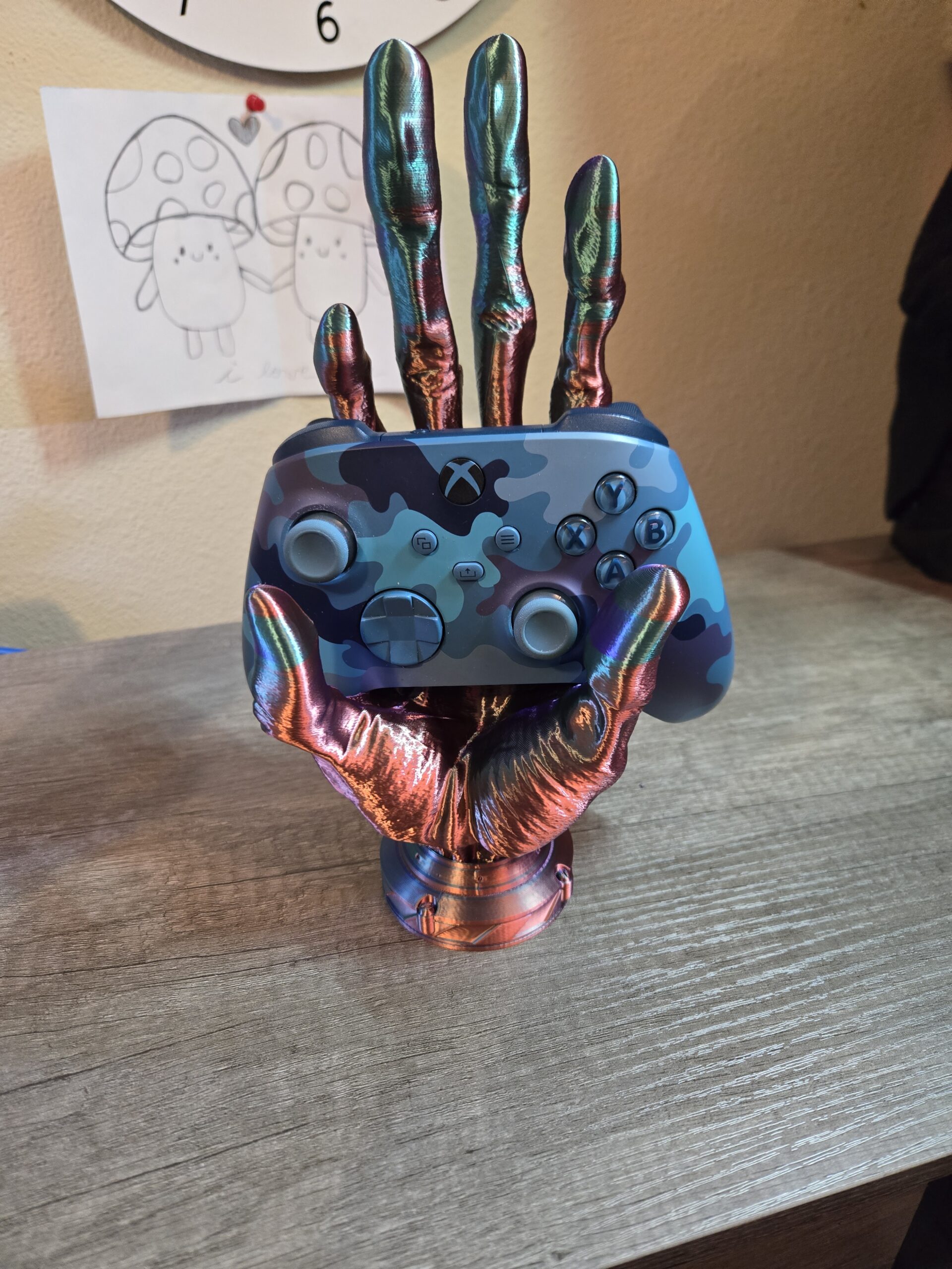 6-Finger Alien Hand Controller Holder - Image 2